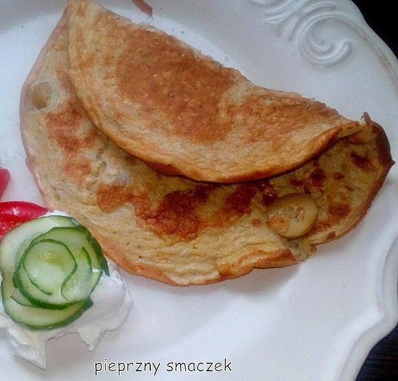 Omlet owsiany z oliwkami i białym serem