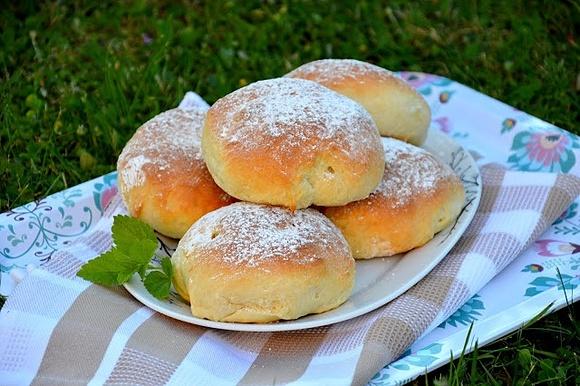 Słodkie bułki z budyniem