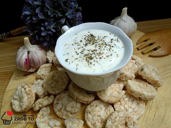Jogurtowy dip do chipsów i przekąsek