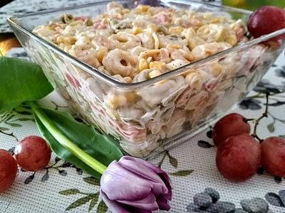 Sałatka z tortellini i kalafiorem