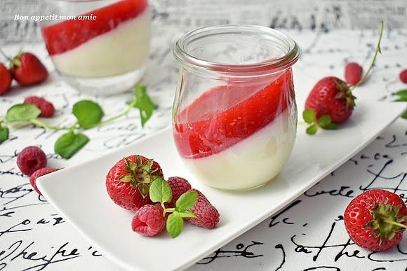 Panna cotta w słoiczku – włoski deser kremowy bez miksera