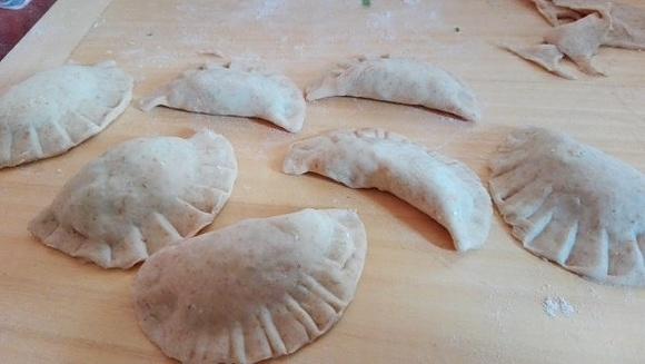 Pierogi z jabłkami i rukolą