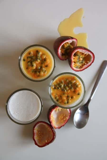 Kokosowo-rumowa panna cotta z marakują