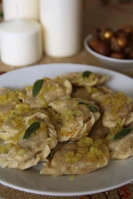 Pierogi z soczewicą i suszonymi grzybami