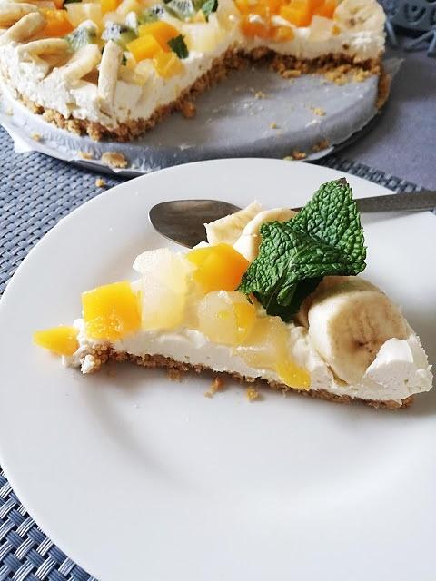 Tarta bez pieczenia z mascarpone i owocami
