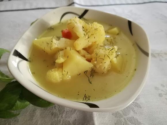 Zupa kalafiorowa z serkiem topionym