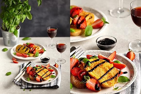 Wytrawne tosty z truskawkami, bazylią i octem balsamicznym
