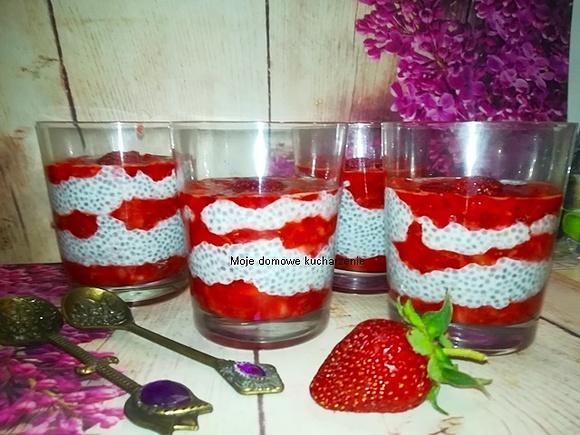 Deser z chia i truskawkami
