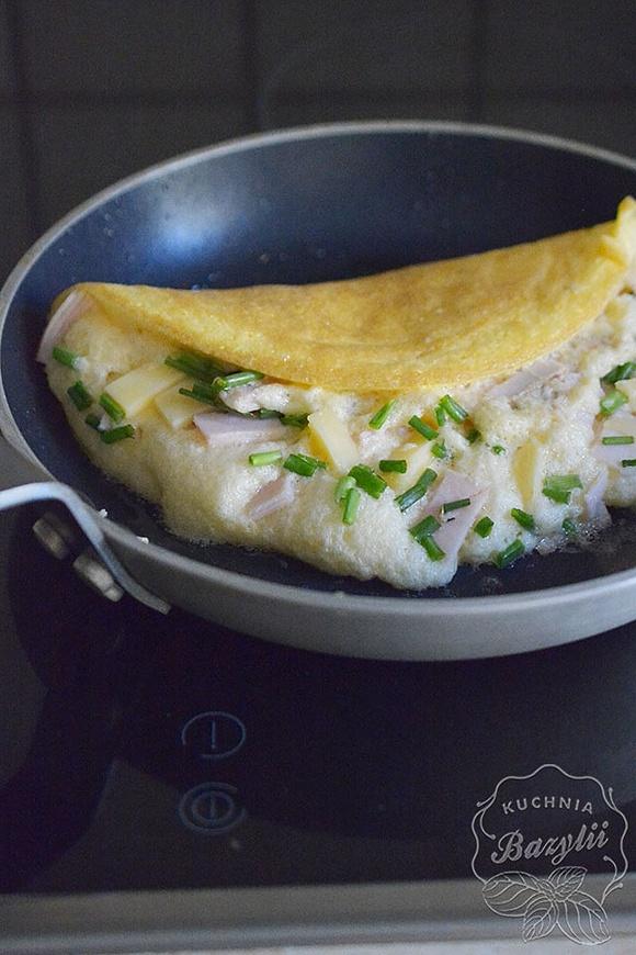 Omlet z szynką i serem