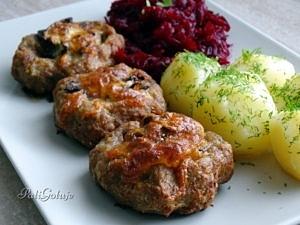 Gniazda z mielonego mięsa z pieczarkami i serem