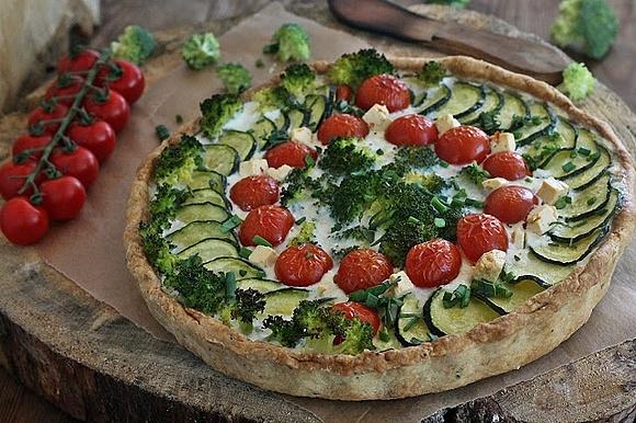 Tarta brokułowo-cukiniowa wegetariańska