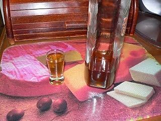 Miętówka nalewka miętowa z cytryną i cukrem