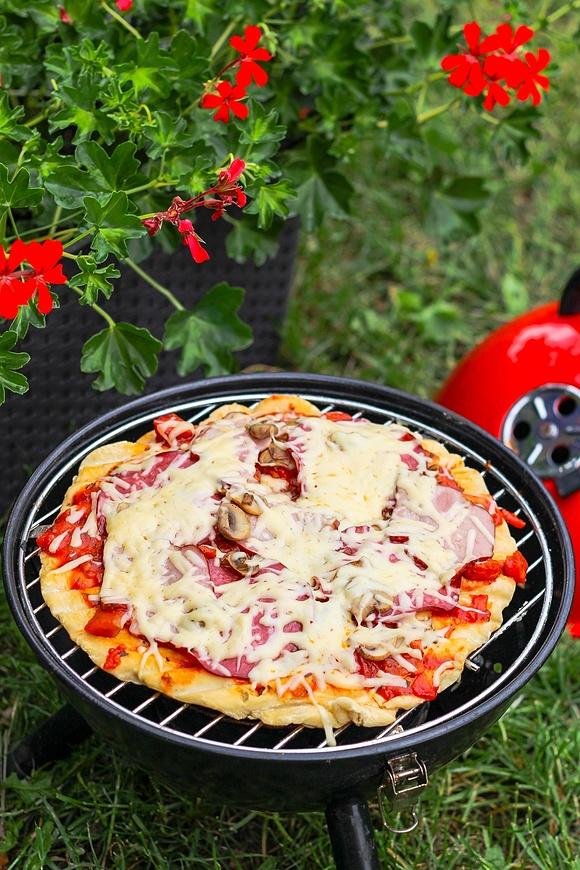 Pizza z grilla z sosem marinara