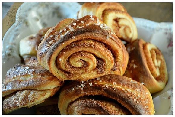 Korvapuusti – fińskie cynamonowe ślimaki tradycyjny wypiek