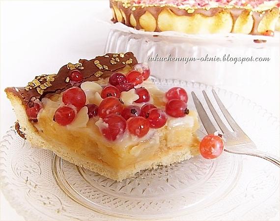 Tarta z kremem ananasowym i porzeczkami