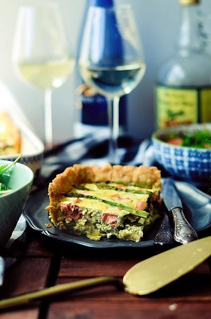 Tarta łososiowa ze szparagami
