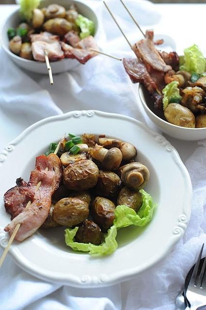 Ziemniaki z mundurka z grillowanym boczkiem