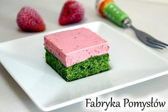 Fit truskawkowe pole i szpinakowe ciasto z musem truskawkowym bez glutenu