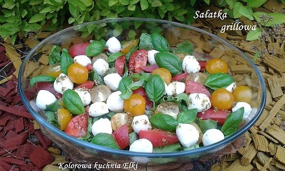 Sałatka grillowa z pomidorami i bazylią