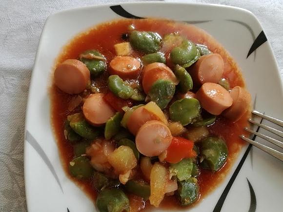 Przysmak z cukinią, papryką i bobem