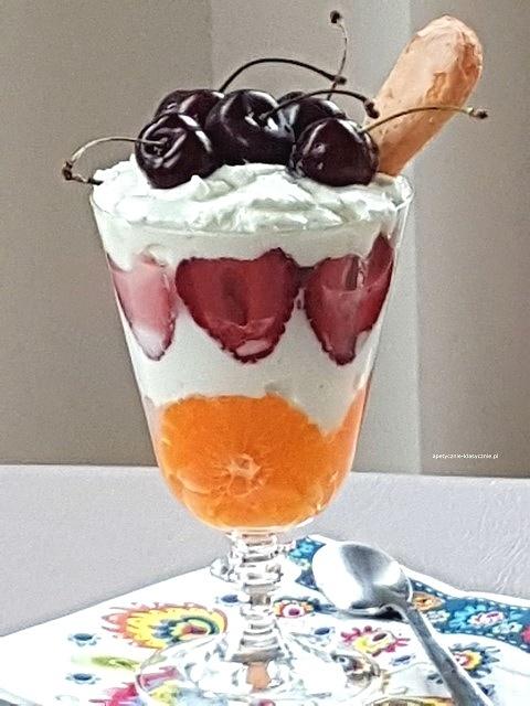 Jogurt z owocami