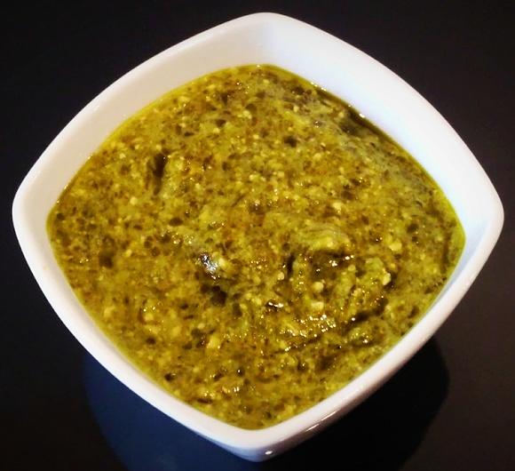 Zielone pesto na bazie szpinaku