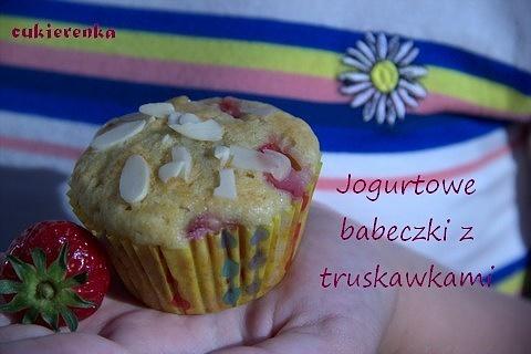 Jogurtowe babeczki z truskawkami