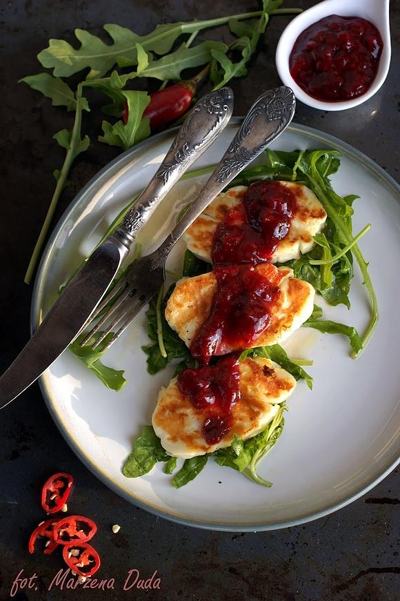 Halloumi grillowany na rukoli