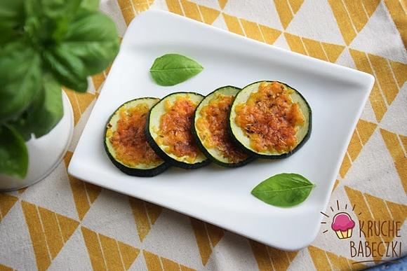 Cukinia zapiekana z serem Grana Padano i oregano