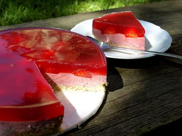Ciasto truskawkowe letnia pokusa wegańskie bezglutenowe aip