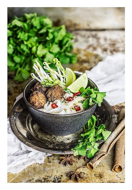 Pho z klopsikami