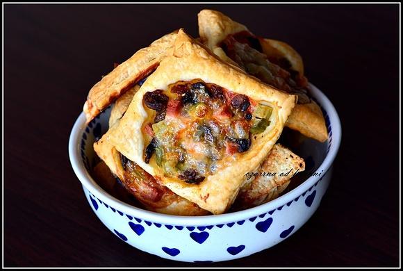 Francuskie kwadraciki z pieczarkami, mozzarellą i wędliną