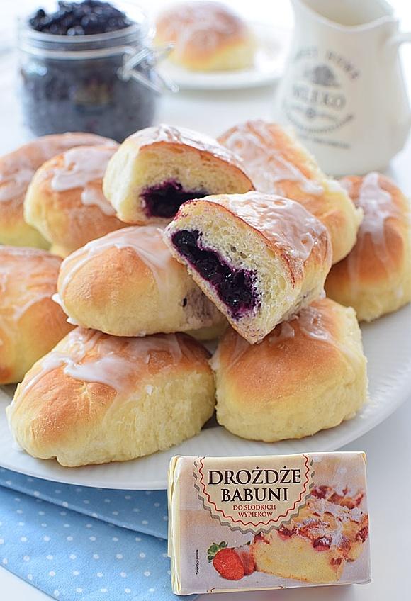 Jagodzianki - najlepszy przepis na drożdżowe bułeczki z jagodami