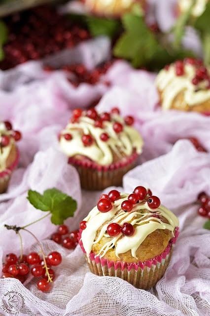 Muffinki z czerwonymi porzeczkami