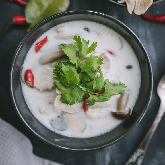 Tom kha gai – tajska zupa kokosowa z kurczakiem