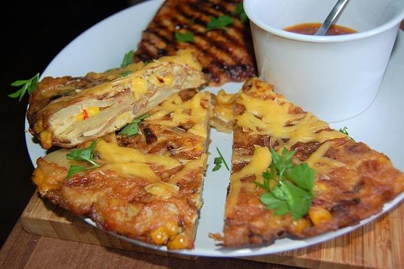 Hiszpańska tortilla ziemniaczana z kukurydzą