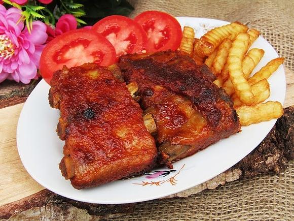 Pieczone żeberka w ketchupowej marynacie