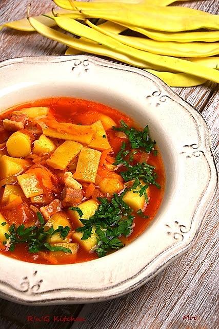 Pomidorowa zupa z fasolką szparagową