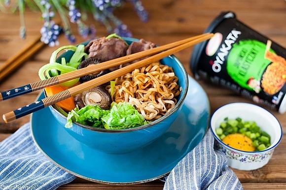Sukiyaki z japońskim makaronem Oyakata