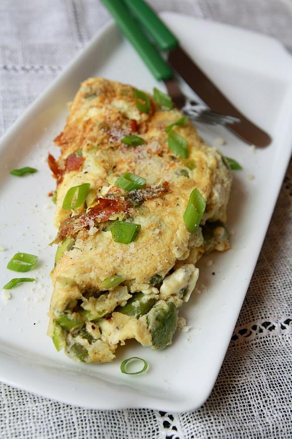 Puszysty omlet z bobem i fetą