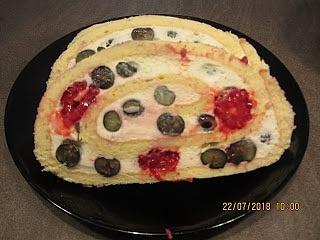 Rolada biszkoptowa ze śmietaną