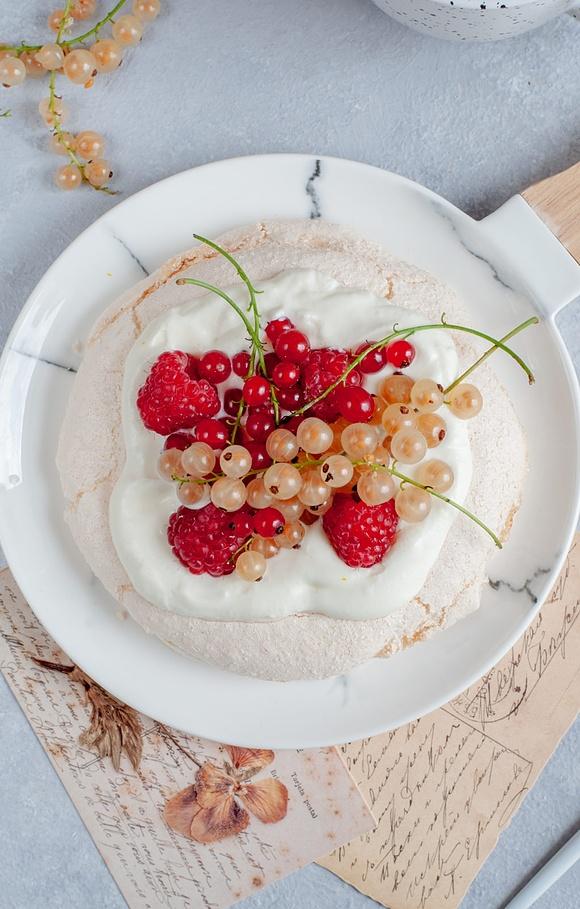 Mini Pavlova z owocami
