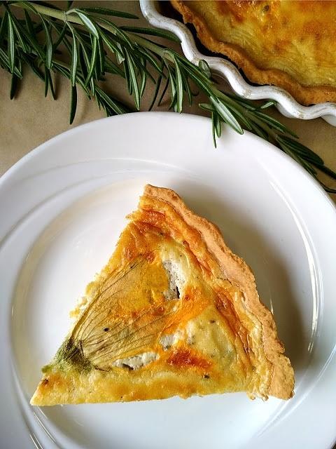 Quiche z nadziewanymi kwiatami dyni