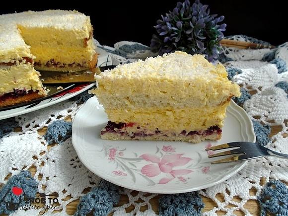 Kokosowa dama ciasto z kremem budyniowym i konfiturą porzeczkową