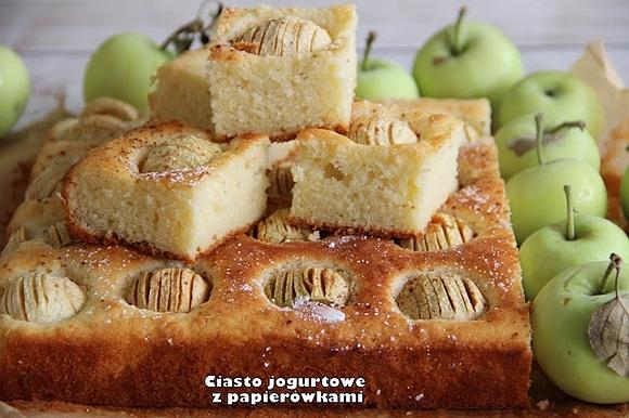 Ciasto jogurtowe z papierówkami