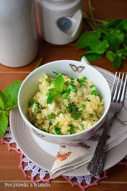 Proste risotto z groszkiem fetą i miętą