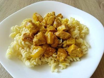 Kurczak curry z ananasem