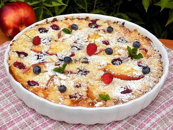 Tarta serowa z owocami na kruszonce