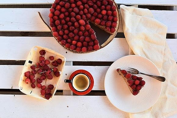 Tarta czekoladowa z malinami