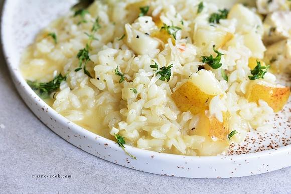 Risotto z gruszką, tymiankiem i pieczoną piersią z kurczaka